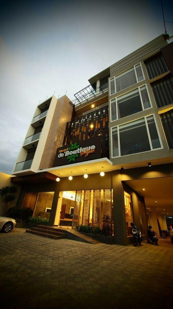 De Boutique Style Hotel Malang Exterior photo