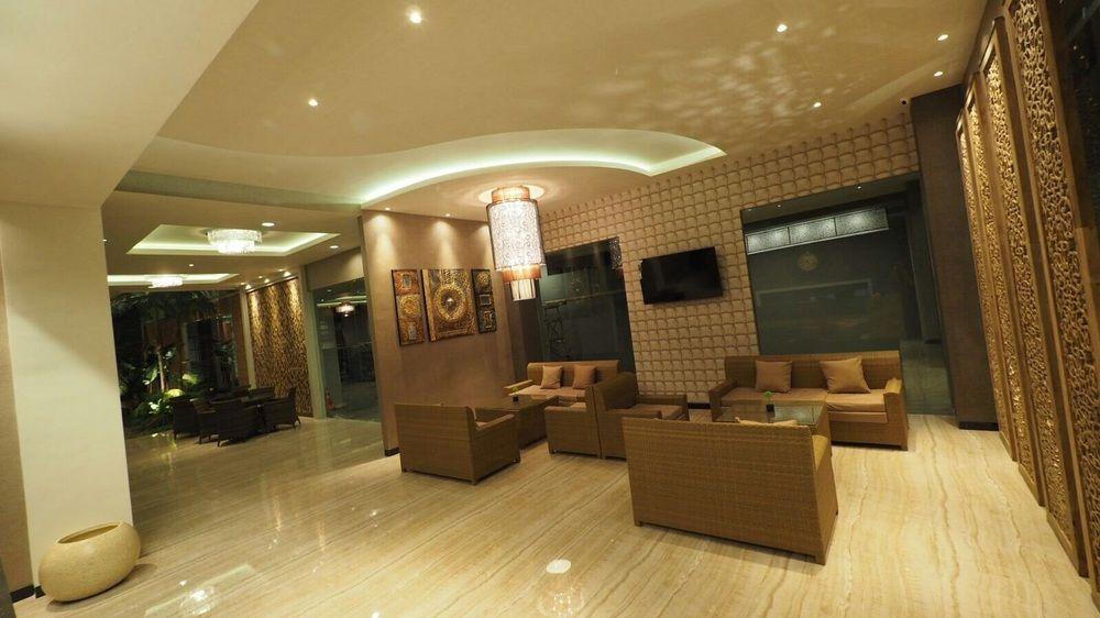 De Boutique Style Hotel Malang Exterior photo