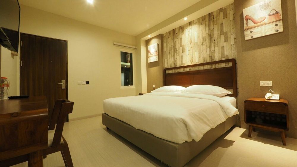 De Boutique Style Hotel Malang Exterior photo