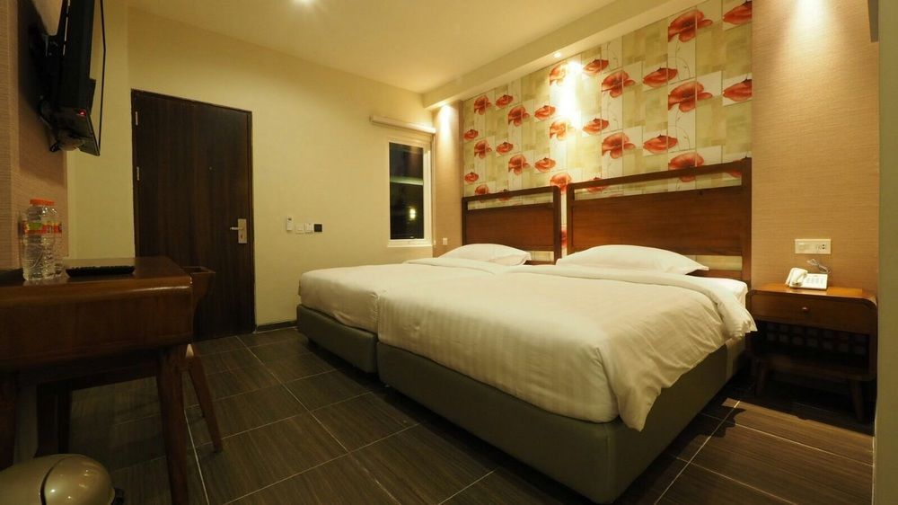 De Boutique Style Hotel Malang Exterior photo