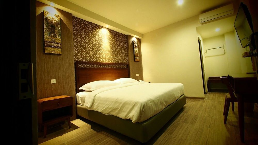 De Boutique Style Hotel Malang Exterior photo